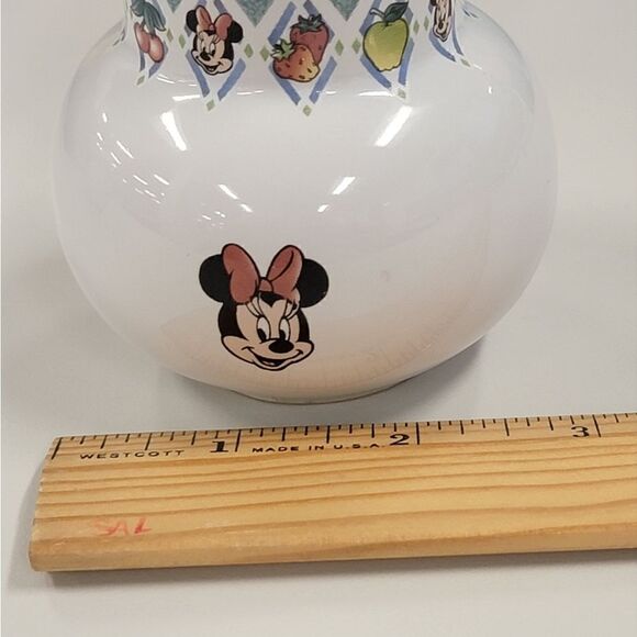 Minnie Salt and Pepper Shakers - Picture 2 of 6